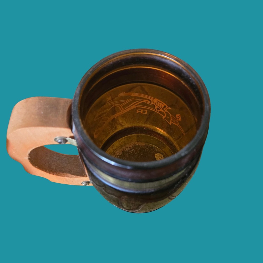 Vintage Siesta Ware Amber Glass Western Mugs Wood Handle Set of 2 Wagon Revolver - Picture 7 of 9
